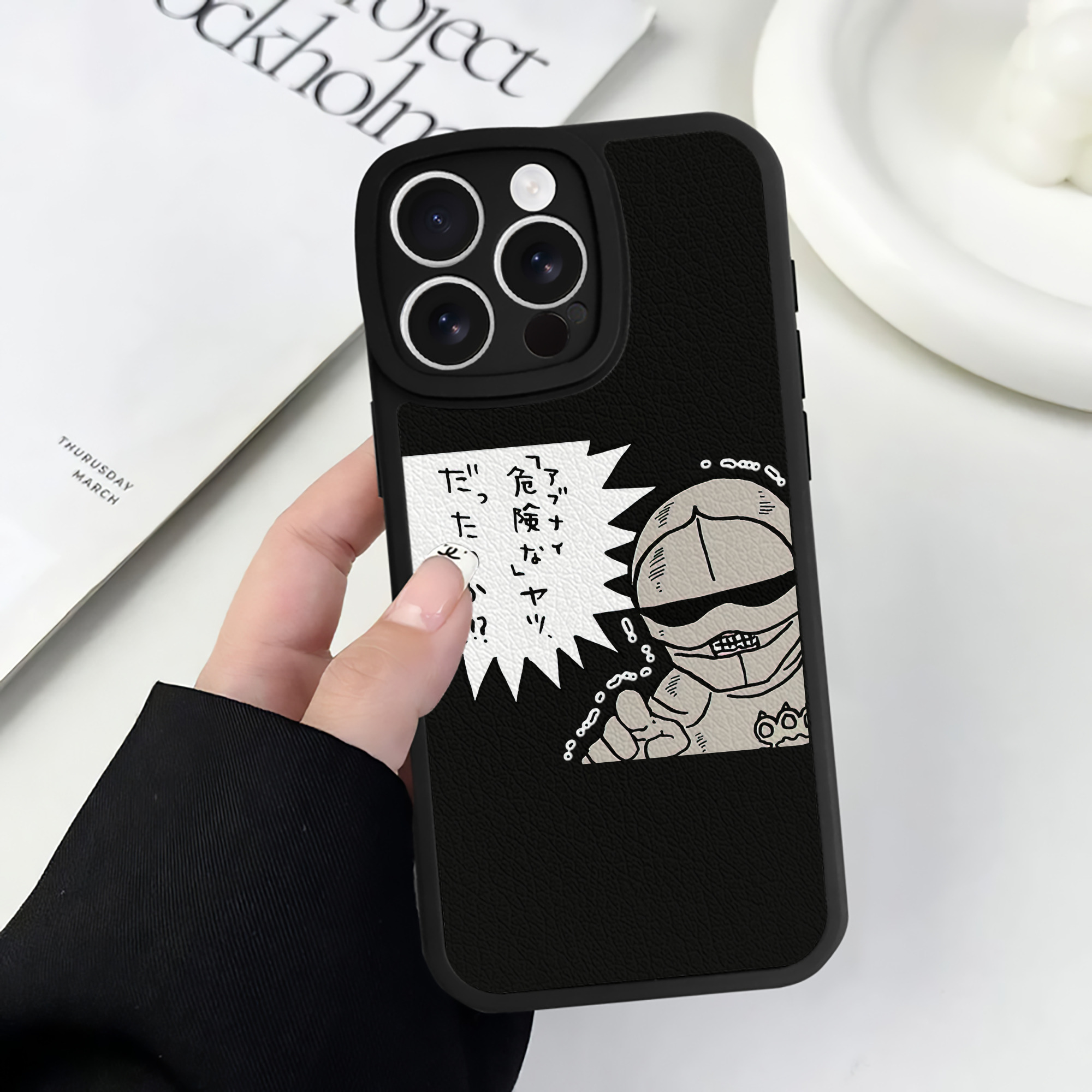 （画像用） ちいかわ 労働の鎧さん Chii-kawa Mr. Armor of Labor 【iPhone 16シリーズ対応】シリコンスマホケース（レザー調） 材質：シリコン